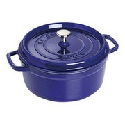 Staub Cocotte rund aus Gusseisen in dunkelblau (Durchmesser/ Inhalt - 24 cm / 3,8 Liter) Staub Cocotte rund aus Gusseisen in dunkelblau (Durchmesser/ Inhalt - 24 cm / 3,8 Liter)