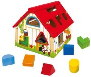 Jumbo Holzhaus mit geometrischen Formen